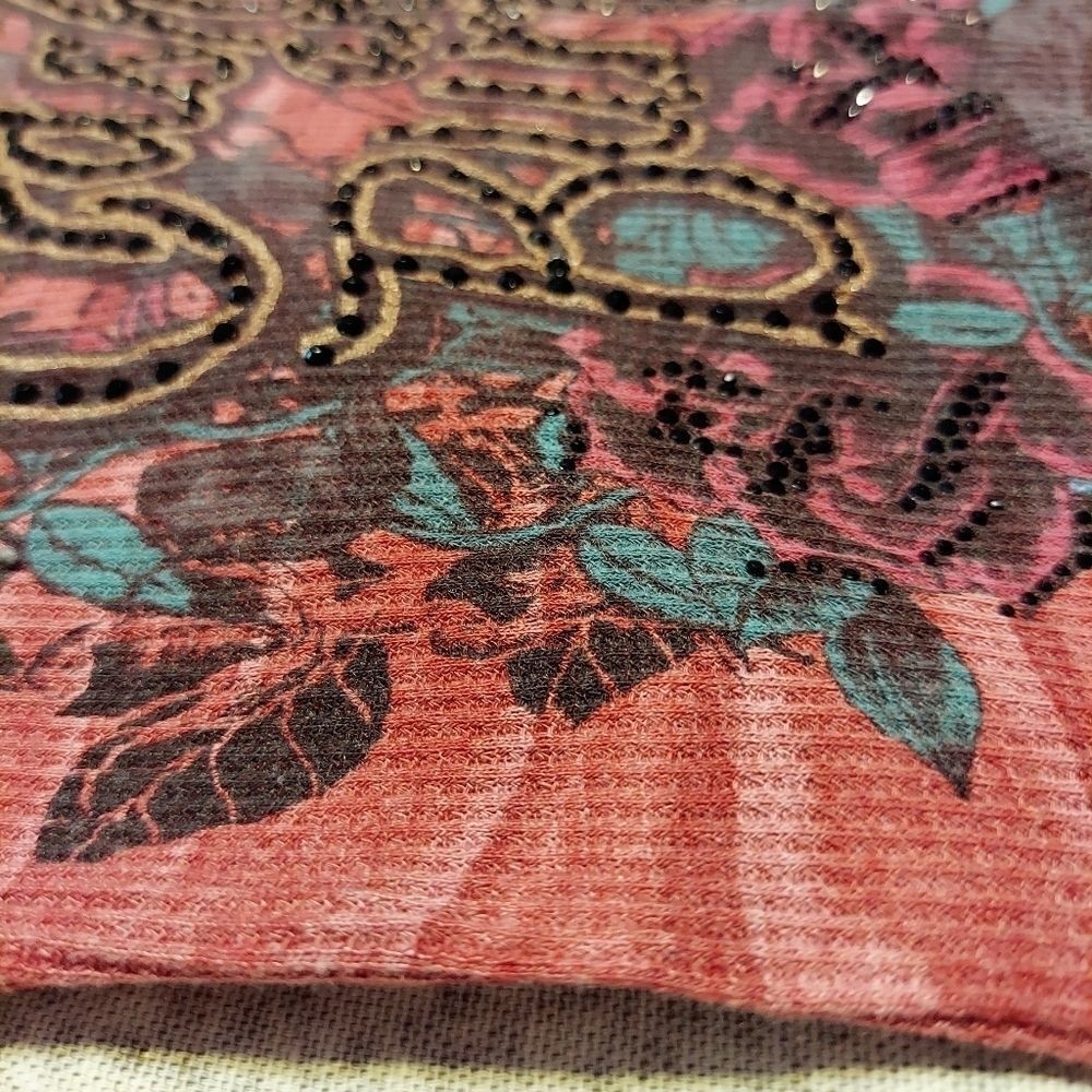 Crash & Burn Sequin Thin-thermal V-neck - Picture 6 of 7